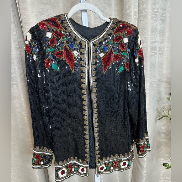 Vintage women’s black silk sequin evening jacket with red floral design. - Picture 8 of 17